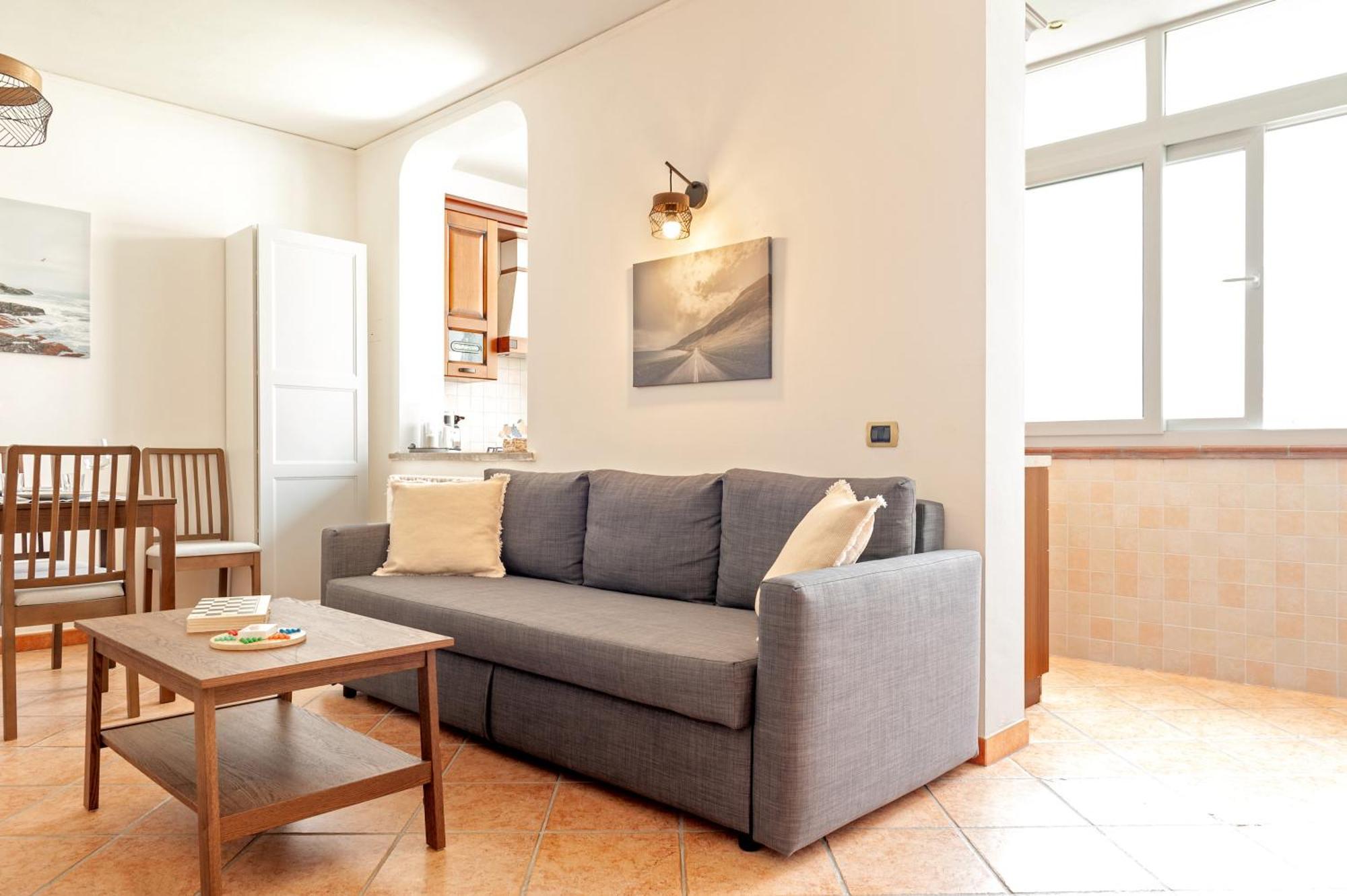 Cozy Retreat In Coastal Livorno Apartment Екстериор снимка