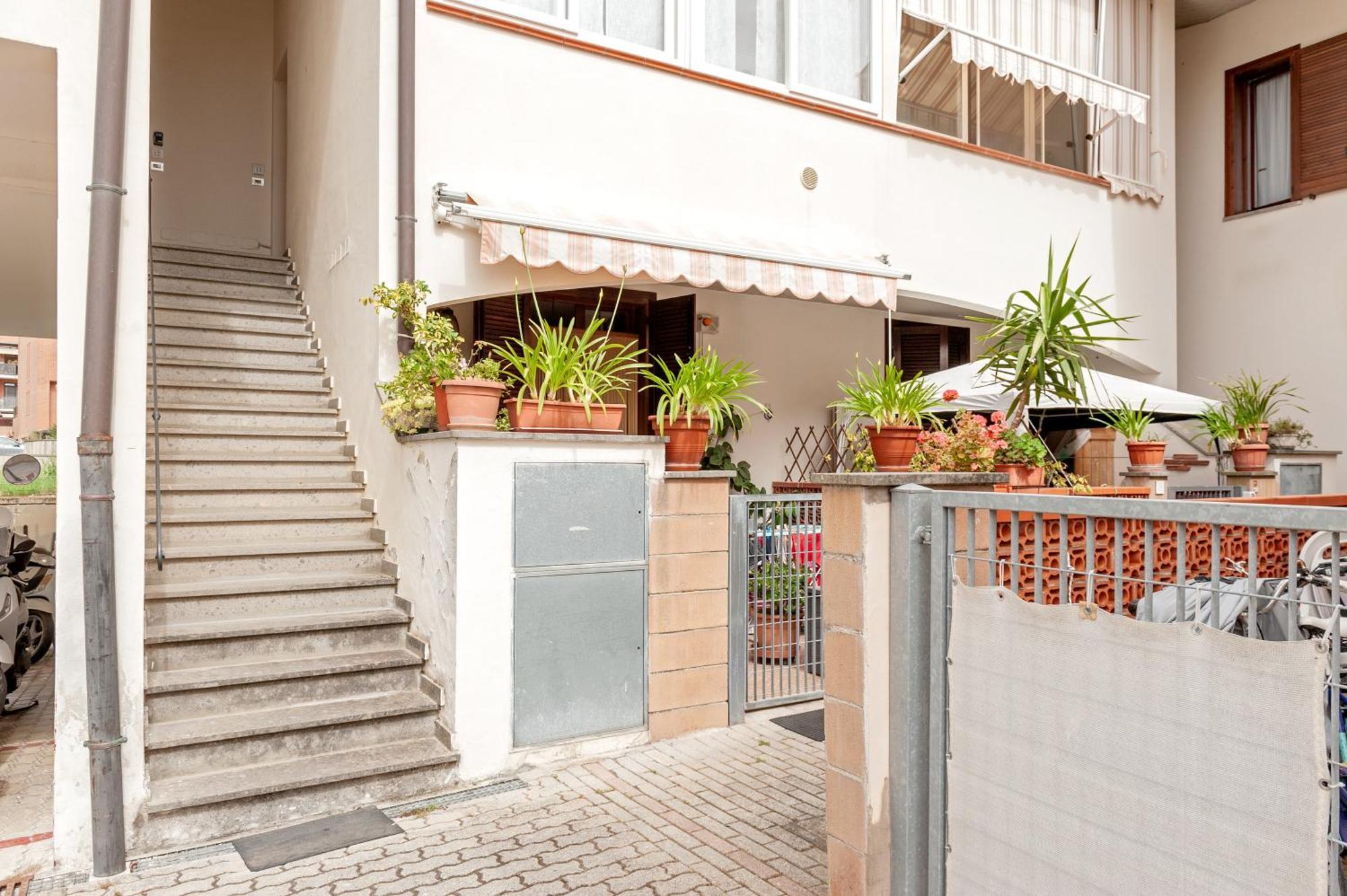 Cozy Retreat In Coastal Livorno Apartment Екстериор снимка