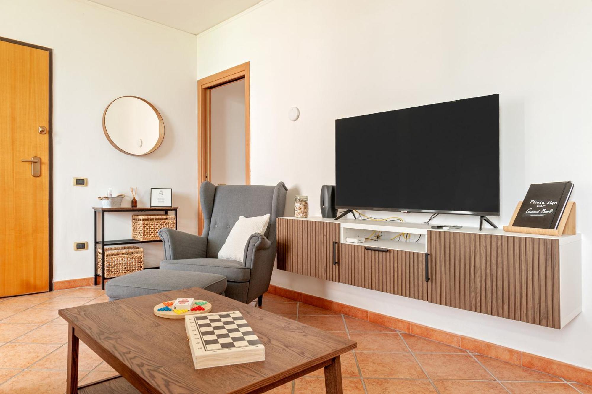 Cozy Retreat In Coastal Livorno Apartment Екстериор снимка